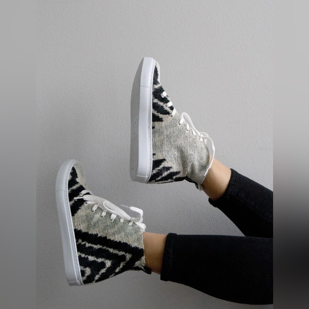 ELYSIAN BY EMILY MORRISON Sold Out Silk Velvet Ice Blue Chevron High Top SZ 40